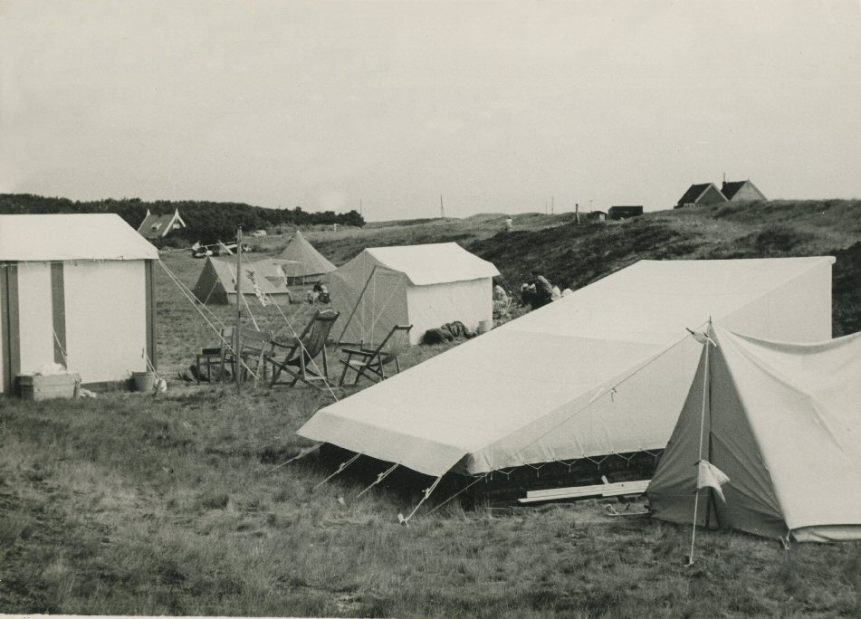 WOB - TG - Kamperen in de duinen achter de tennisbaan